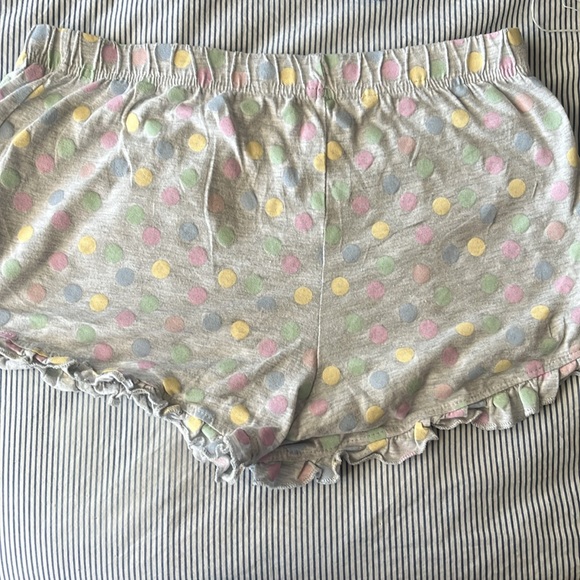 Hi, selling these fantastic pyjama shorts for kids in size M-L. - Picture 5 of 5